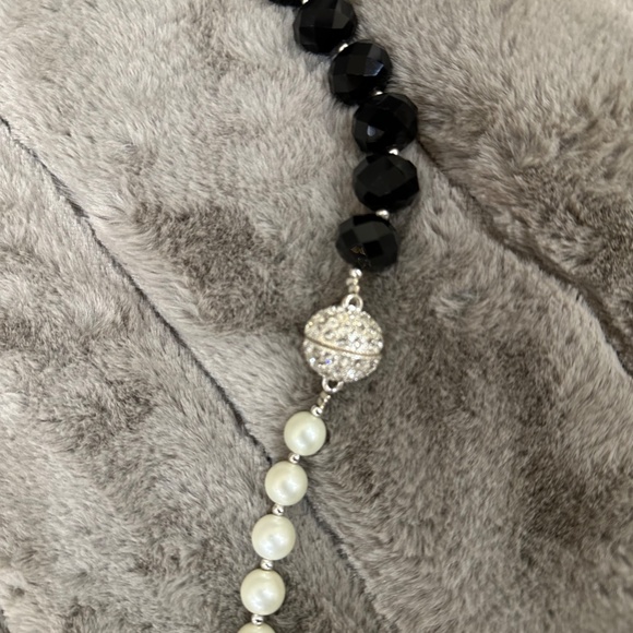 White House Black Market Glass Pearl Jet Fireball Magnetic Necklace Convertible - Picture 4 of 7